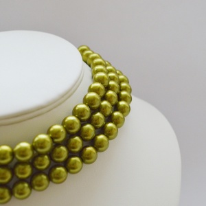 Háromsoros, sötétebb olívazöld színű kaláris - 10 mm-es plastic gyöngyből - ékszer - nyaklánc - gyöngyös nyaklánc - Meska.hu