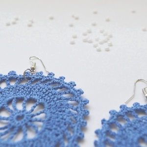 Horgolt, nagyobb méretű fülbevaló - kék - ékszer - fülbevaló - lógós kerek fülbevaló - Meska.hu