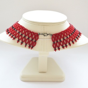 Meggypiros - fekete tászli fényes közepű gyöngyből - ékszer - nyaklánc - nyakpánt, gallér - Meska.hu