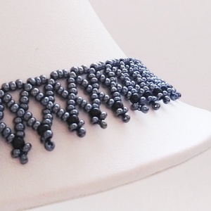 Antracit szürke kistászli - fekete gyönggyel - ékszer - nyaklánc - gyöngyös nyaklánc - Meska.hu