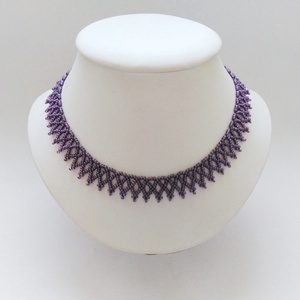 Lila kistászli - gyöngyházfényű gyöngyökből - Meska.hu