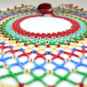 Sárközi csipkegyöngy - meggypiros, türkiz, arany - ékszer - nyaklánc - gyöngyös nyaklánc - Meska.hu