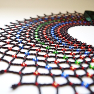 Sárközi csipkegyöngy - fekete, meggypiros, kék, zöld, arany - ékszer - nyaklánc - gyöngyös nyaklánc - Meska.hu