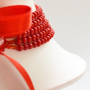 5 soros meggypiros kaláris - nagyszemű és apróbb szemű cseh kásagyöngyből - ékszer - nyaklánc - párhuzamos nyaklánc - Meska.hu