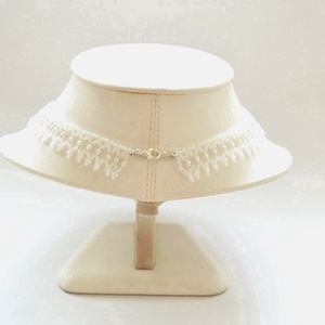 Fehér kistászli - fehér teklagyönggyel - ékszer - nyaklánc - gyöngyös nyaklánc - Meska.hu