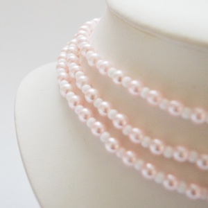 3 soros halvány rózsaszín - fehér kaláris - 6 mm-es üvegteklagyöngyből és nagyszemű kásagyöngyből - ékszer - nyaklánc - párhuzamos nyaklánc - Meska.hu