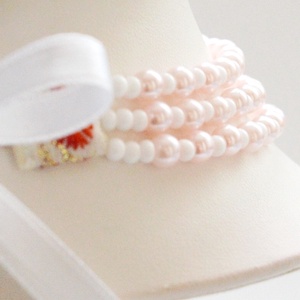 3 soros halvány rózsaszín - fehér kaláris - 6 mm-es üvegteklagyöngyből és nagyszemű kásagyöngyből - ékszer - nyaklánc - párhuzamos nyaklánc - Meska.hu