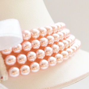 4 soros halvány rózsaszín kaláris - 6 mm-es üvegtekla gyöngyből - ékszer - nyaklánc - gyöngyös nyaklánc - Meska.hu