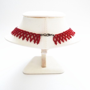 Kislánynak való méretű meggypiros kistászli - fényesközepű gyöngyből - ékszer - nyaklánc - gyöngyös nyaklánc - Meska.hu