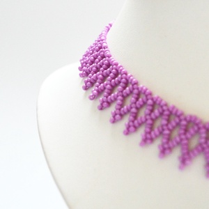 Kislánynak való méretű lilás rózsaszín / magenta kistászli - telt színű kásagyöngyből - ékszer - nyaklánc - gyöngyös nyaklánc - Meska.hu