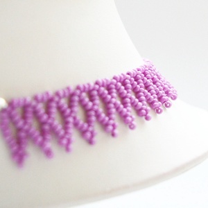 Kislánynak való méretű lilás rózsaszín / magenta kistászli - telt színű kásagyöngyből - ékszer - nyaklánc - gyöngyös nyaklánc - Meska.hu