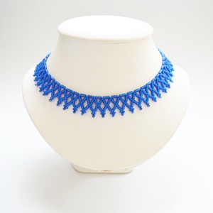 Kislánynak való méretű sötétkék kistászli - fényes közepű kásagyöngyből, Ékszer, Nyaklánc, Gyöngyös nyaklánc, Ékszerkészítés, Gyöngyfűzés, gyöngyhímzés, MESKA