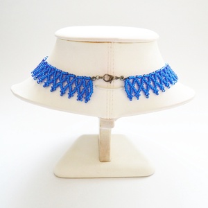 Kislánynak való méretű sötétkék kistászli - fényes közepű kásagyöngyből - ékszer - nyaklánc - gyöngyös nyaklánc - Meska.hu