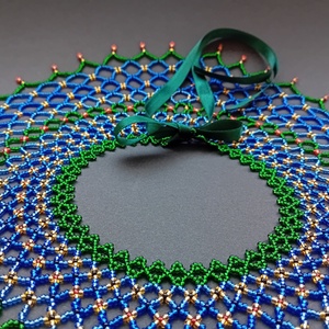 Sárközi csipkegyöngy - zöld, kék, piros - ékszer - nyaklánc - gyöngyös nyaklánc - Meska.hu