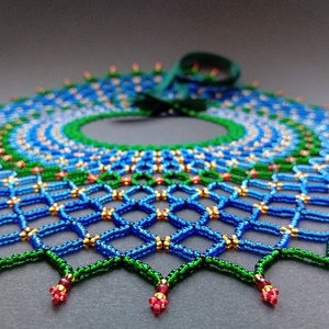 Sárközi csipkegyöngy - zöld, kék, piros - ékszer - nyaklánc - gyöngyös nyaklánc - Meska.hu