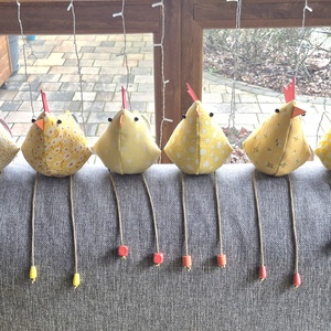 Lakásdekor - húsvéti tyúkok textilből - sárga árnyalatok - ünnepi díszek, dekorációk - húsvéti díszek és dekorációk - húsvéti asztaldíszek - Meska.hu