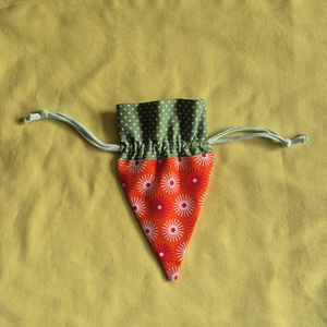 Húsvéti treat bag - répa formájú kicsi nasitartó - ünnepi díszek, dekorációk - húsvéti díszek és dekorációk - húsvéti ajándékátadó - Meska.hu