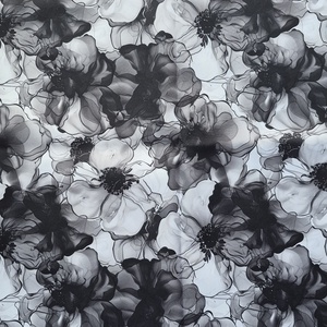 Fekete-fehér foltvirágok mintás gyöngyvászon - Meska.hu