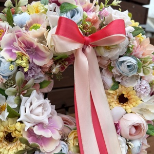 Tavaszi virágos ajtódísz, kopogtató - otthon & életmód - dekoráció - ajtó- és ablak dekoráció - ajtódísz & kopogtató - Meska.hu