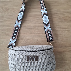 Horgolt búzaszemes crossbody - táska & tok - kézitáska & válltáska - vállon átvethető táska - Meska.hu