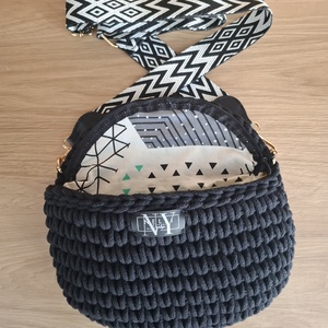 Horgolt Fekete búzaszemes crossbody - táska & tok - kézitáska & válltáska - vállon átvethető táska - Meska.hu