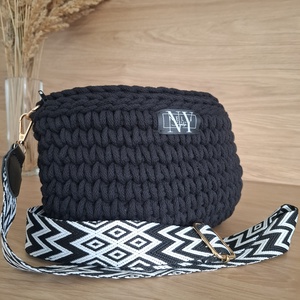Horgolt búzaszemes crossbody - fekete - táska & tok - kézitáska & válltáska - vállon átvethető táska - Meska.hu
