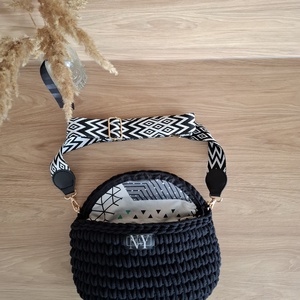 Horgolt búzaszemes crossbody - fekete - táska & tok - kézitáska & válltáska - vállon átvethető táska - Meska.hu