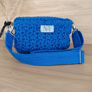 Horgolt jázmin mintás crossbody, varrott zsinórfonal pánttal, Táska & Tok, Kézitáska & válltáska, Vállon átvethető táska, Horgolás, MESKA