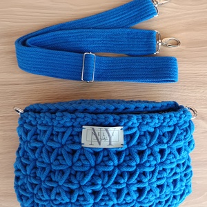 Horgolt jázmin mintás crossbody, varrott zsinórfonal pánttal - táska & tok - kézitáska & válltáska - vállon átvethető táska - Meska.hu
