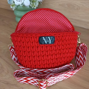 Horgolt Piros búzaszemes crossbody - táska & tok - kézitáska & válltáska - vállon átvethető táska - Meska.hu