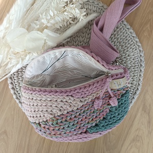 Kalács limitált fonalas horgolt övtáska/crossbody - táska & tok - kézitáska & válltáska - vállon átvethető táska - Meska.hu