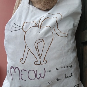 Cicás vászontatyi - a MEOW is a massage to the heart, Táska & Tok, Bevásárlás & Shopper táska, Shopper, textiltáska, szatyor, Festett tárgyak, Fotó, grafika, rajz, illusztráció, MESKA
