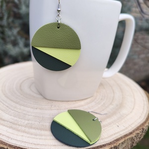 Zöld félhold bőr füli  - ékszer - fülbevaló - lógós kerek fülbevaló - Meska.hu