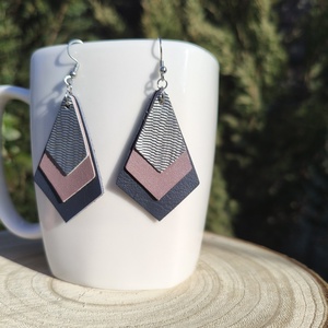 Ezüst -pasztell rózsaszín gyémánt bőr füli  - ékszer - fülbevaló - lógó fülbevaló - Meska.hu