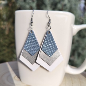 Ezüst -kék gyémánt bőr füli  - ékszer - fülbevaló - lógó fülbevaló - Meska.hu