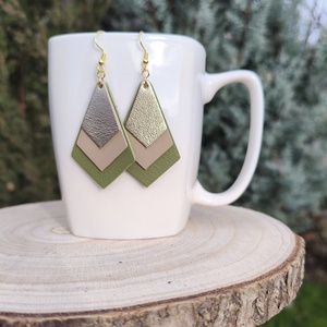Bézs-zöld-arany gyémánt bőr füli , Ékszer, Fülbevaló, Lógó fülbevaló, Bőrművesség, MESKA