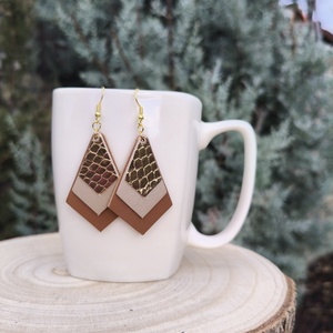 Bézs- rózsaszín gyémánt bőr füli  - ékszer - fülbevaló - lógó fülbevaló - Meska.hu