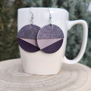 Lila  félhold bőr füli  - ékszer - fülbevaló - lógós kerek fülbevaló - Meska.hu