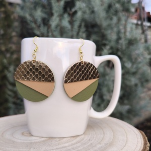 Arany - zöld félhold bőr füli  - ékszer - fülbevaló - lógós kerek fülbevaló - Meska.hu