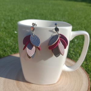 Pink-lila levelek bőr füli  - ékszer - fülbevaló - lógó fülbevaló - Meska.hu