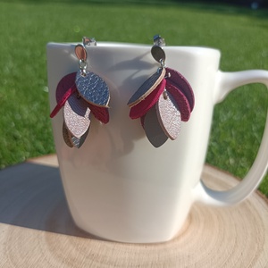 Pink-lila levelek bőr füli  - ékszer - fülbevaló - lógó fülbevaló - Meska.hu