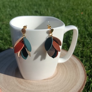 Őszi levelek bőr füli  - ékszer - fülbevaló - lógó fülbevaló - Meska.hu