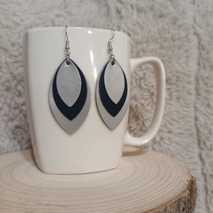 Ezüst - sötétkék  bőr füli  - ékszer - fülbevaló - lógó fülbevaló - Meska.hu