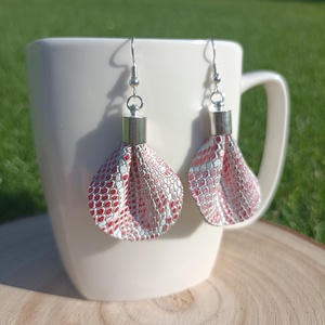 Fehér piros bőr füli, Ékszer, Fülbevaló, Lógós kerek fülbevaló, Bőrművesség, Ékszerkészítés, MESKA