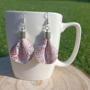 Fehér piros bőr füli - ékszer - fülbevaló - lógós kerek fülbevaló - Meska.hu