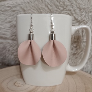 Halvány rózsaszín bőr füli - ékszer - fülbevaló - lógós kerek fülbevaló - Meska.hu