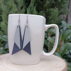 Ezüst-sötétkék  bőr füli , Ékszer, Fülbevaló, Lógó fülbevaló, Bőrművesség, Termékeim bőripari hulladék bőrből készülnek, így ez az ezüst-sötétkék fülbevaló is. Bőr függelék h..., MESKA