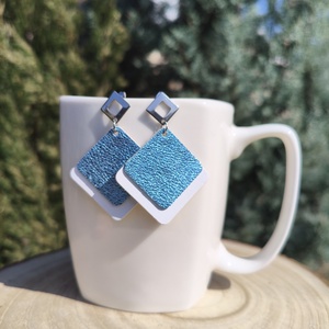 Fehér -csillogó babakék bőr füli , Ékszer, Fülbevaló, Lógó fülbevaló, Bőrművesség, Termékeim bőripari hulladék bőrből készülnek, így ez a fehér -csillogó babakék fülbevaló is. Bőr fü..., MESKA