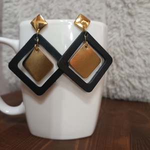 Fekete -arany szögletes bőr füli  - ékszer - fülbevaló - lógó fülbevaló - Meska.hu