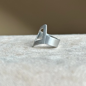 Modern gyűrű - ékszer - gyűrű - figurális gyűrű - Meska.hu